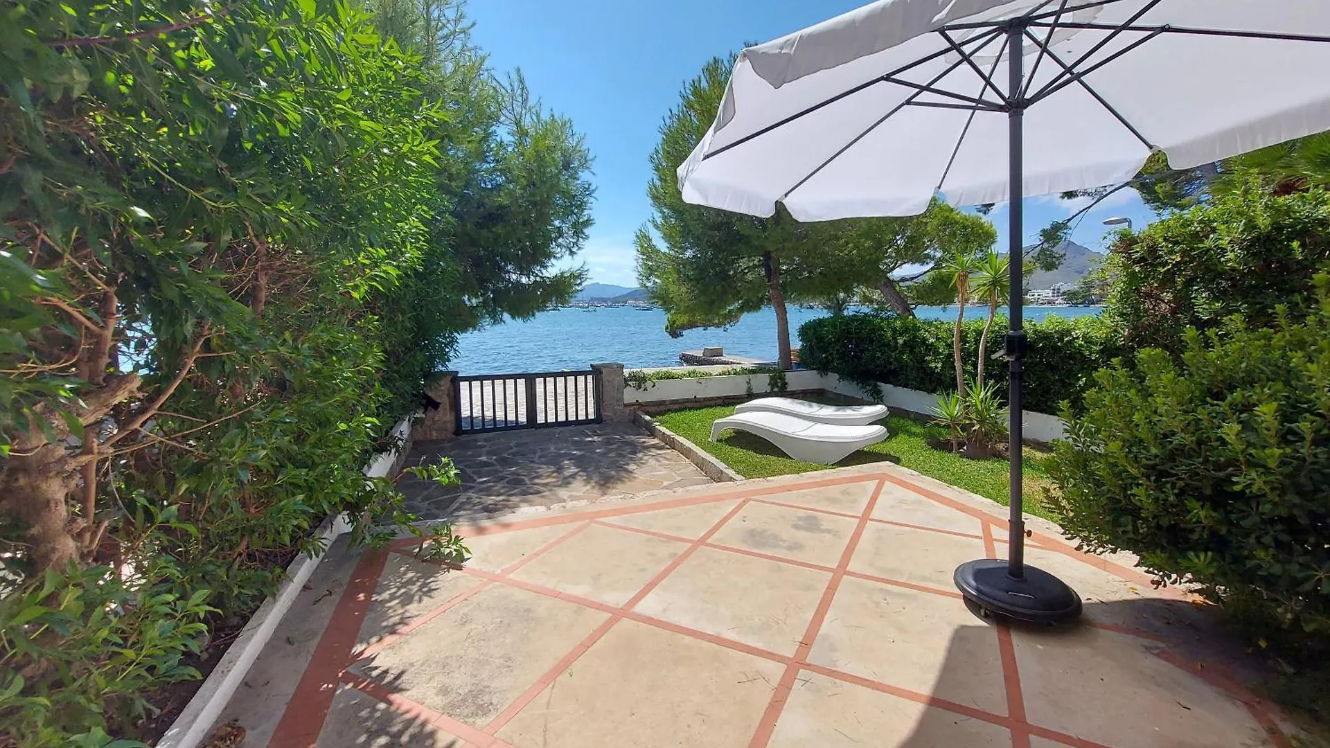 Casa Faro: Beachfront Ground Floor Retreat with Sea Views Pollenca Apartment