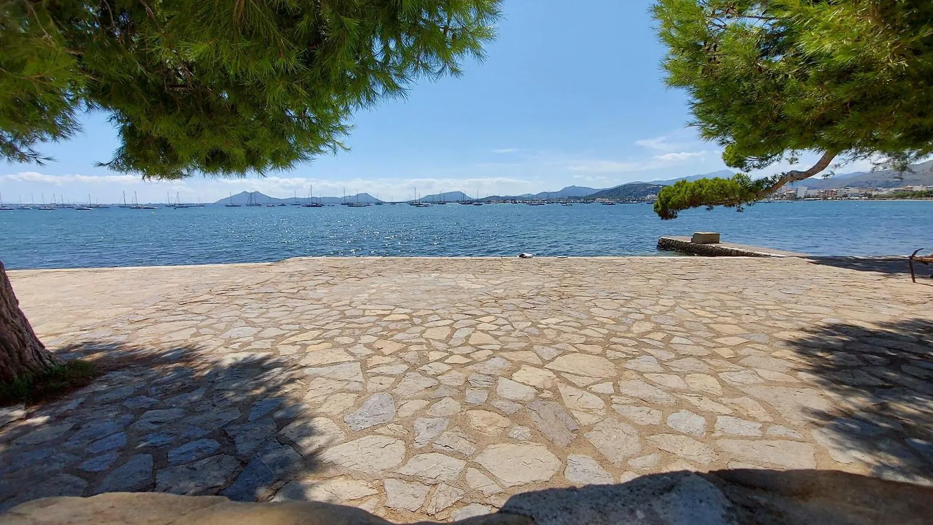 Apartment Casa Faro: Beachfront Ground Floor Retreat with Sea Views Pollenca