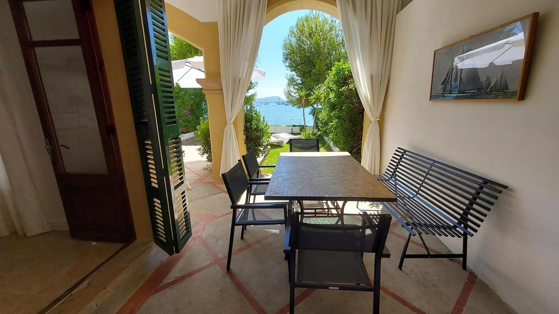Apartment Casa Faro: Beachfront Ground Floor Retreat with Sea Views Pollenca
